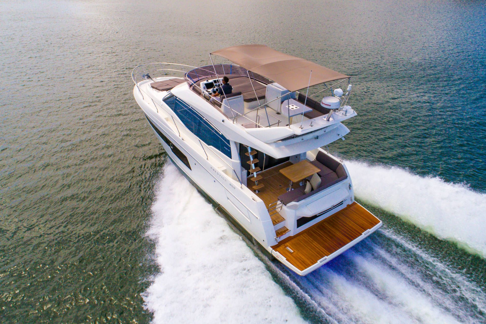 PRESTIGE 460 FLY Image 1