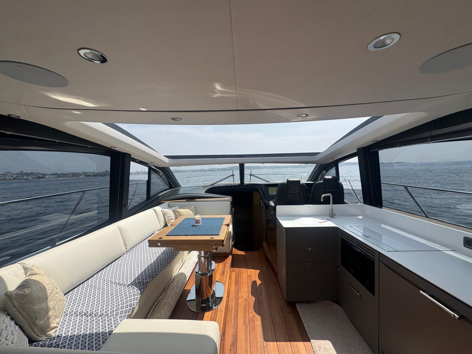 Yacht-Princess-V55-02